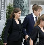 Rotterdam 16 september 2006
Herdenkingsdienst voor hr v Vollenhoven in Hulskamp gebouw.
Prins Pieter Christiaan en zijn zwangere vrouw Anita