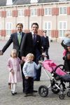 Apeldoorn 8 oktober 2006
Doop Prinses Leonore in het Loo in Apeldoorn.
Prinses Marilenen Prins Maurits met hun kinderen Prinses Anna Prins Lucas en Prinses Felicia met hun aupair  
Peter Smulders bv