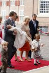 Apeldoorn 8 oktober 2006
Doop Prinses Leonore in het Loo in Apeldoorn.
Prinses Laurentien Prins Constantijn Koningin Beatrix Laurens jan Brinkhorst Prinses Eloise Prins Claus Cazimir en Eleonor.
Peter Smulders bv