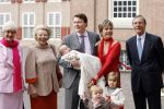 Apeldoorn 8 oktober 2006
Doop Prinses Leonore in het Loo in Apeldoorn.
Prinses Laurentien Prins Constantijn Koningin Beatrix Laurens jan Brinkhorst Prinses Eloise Prins Claus Cazimir en Eleonor.
Peter Smulders bv