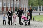 Apeldoorn 8 oktober 2006
Doop Prinses Leonore in het Loo in Apeldoorn.
Prinses Marilenen Prins Maurits met hun kinderen Prinses Anna Prins Lucas en Prinses Felicia met hun aupair  
Peter Smulders bv