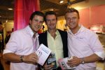 Amsterdam 5 oktober 2006
Kluun  Winston Gerschtanowitz en Bastiaan Ragas bij presentatie Pink Ribbon Samsung en KPN.