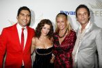 Amsterdam 30 september 2006
Openingsfeest A1 grand Prinx in Onassis.
Danni Minoque met Angela Kluivert Rodrigo Otazu en Eric Kuster