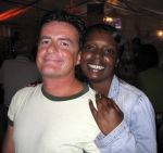 Haarlem 5 augustus 2006
Johnny Kraaykamp jr met zijn vriendin Sophia Ojienda op Harlem Culinair.