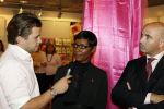 Amsterdam 5 oktober 2006
Winston Gerschtanowitz Sylvana Simons Paul Wilkens    bij presentatie Pink Ribbon Samsung en KPN.