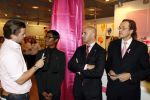 Amsterdam 5 oktober 2006
Winston Gerschtanowitz Sylvana Simons Paul Wilkens en Marcel Timmerhuis bij presentatie Pink Ribbon Samsung en KPN.