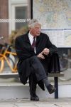 Amsterdam 26 september 2006
Wim Kok zit op de tram te wachten