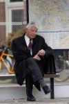 Amsterdam 26 september 2006
Wim Kok zit op de tram te wachten