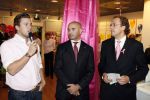 Amsterdam 5 oktober 2006
Winston Gerschtanowitz  Paul Wilkens en Marcel Timmerhuis bij presentatie Pink Ribbon Samsung en KPN.