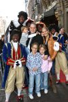 Amsterdam, 4 Oktober 2009
Premiere in Tuschinski, Nederlandse speelfilm:
Sinterklaas en de verdwenen pakjesboot
Frans Bauer met Mariska Bauer en drie van hun kinderen samen met zwarte Pieten
Foto Peter Smulders