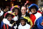 Amsterdam, 4 Oktober 2009
Premiere in Tuschinski, Nederlandse speelfilm:
Sinterklaas en de verdwenen pakjesboot
Frans Bauer met Zwarte Pieten
Foto Peter Smulders
