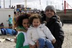 Scheveningen 4 oktober 2009
Bridget Maasland organiseert dogwalk op het strand van Scheveningen.
Ruim 300 honden liepen mee met hun baasjes. Glennis Grace met vriend Moos en zoon Anthony
Peter Smulders bv