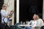 Amsterdam 19 september 2009
Renee Soutendijk met dochter Caro Lensen en kleinkind en schoonzoon op terras.
Peter Smulders bv