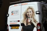 Amsterdam 23 september 2009
tatjana maakt reclame voor airco op een bus.
Peter Smulders bv