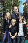 Amsterdam 2 oktober 2010
Premiere Foeksia in Tuschinski. Alain de Levita met kinderen
Peter Smulders bv