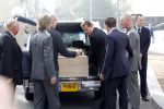 Amsterdam 12 oktober 2010
Herdenkingsdienst van Antonie Kamerling in het Amstel Hotel. De wagens van de stoet waren allemaal cadillac s. Albert Verlinde droeg de kist met vrienden en familie
Peter Smulders bv