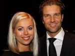 Gouda, 11 Oktober 2010
Premiere Ivo Niehe van de nieuwe theatervoorstelling van Mussen & Zwanen, LICHTJES IN JE OGEN.
Bas Muijs met zijn nieuwe vriendin Sabine Vas Nunes
Foto Peter Smulders BV