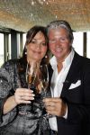 Amsterdam 15 juni 2010
Dries Roelvink en zijn vriendin Honoria gaan in ondertrouw en daarna champagne drinken in het Fashion Hotel waar ze 8 september trouwen.
Peter Smulders bv