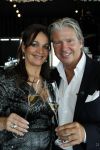 Amsterdam 15 juni 2010
Dries Roelvink en zijn vriendin Honoria gaan in ondertrouw en daarna champagne drinken in het Fashion Hotel waar ze 8 september trouwen.
Peter Smulders bv