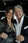 Amsterdam 15 juni 2010
Dries Roelvink en zijn vriendin Honoria gaan in ondertrouw en daarna champagne drinken in het Fashion Hotel waar ze 8 september trouwen.
Peter Smulders bv