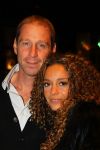 Gouda, 11 Oktober 2010
Premiere Ivo Niehe van de nieuwe theatervoorstelling van Mussen & Zwanen, LICHTJES IN JE OGEN.
Fajah Lourens met partner
Foto Peter Smulders BV