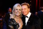 Amsterdam 22 oktober 2010
Televizierring 2010 in carre. Carlo Boszhard en Irene Moors winnen de ring voor de tv kantine. Irene met Hennie Huisman
Peter Smulders bv