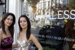 Amsterdam 10 oktober 2010
Opening Sugarless by J & J van Jennifer de Jong en haar zus.
Peter Smulders bv