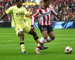 Eindhoven, 24 Oktober 2010
Kompetitiewedstrijd PSV-Feyenoord, eindstand 10-0 Seizoen 2010/2011
De grootste nederlaag van Feyenoord ooit in het betaalde voetbal
Evenaring van de grootste overwinning PSV in het betaald Voetbal
Jeremain Lens    Shirtje trekken
Foto Junior Smulders