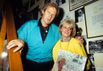 28 Augustus 1986
Uitreiking LP van Corry Konings, Corry met vrienden
Koos Alberts met Corry Konings
Foto Peter Smulders BV