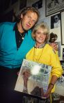 28 Augustus 1986
Uitreiking LP van Corry Konings, Corry met vrienden
Koos Alberts met Corry Konings
Foto Peter Smulders BV