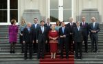 Den Haag 14 oktober 2010
Het kabinet van President Mark Rutte bij Koningin Beatrix op huis ten Bosch.Henk Kamp Hans Dillen Marja van Bijsterveldt Vliegenthart Gerd Leers Uri Rosenthal Maxim Verhagen Piet Hein Donner Ivo Opstelten Jan Kees de Jager Melanie Schultz van Haegen Maas Geesteranus en Edith Schippers