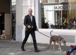 Amsterdam 29 september 2010
Mart Visser aan het wandelen met zijn hond.
Peter Smulders bv
