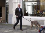 Amsterdam 29 september 2010
Mart Visser aan het wandelen met zijn hond.
Peter Smulders bv