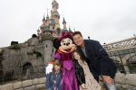 Parijs 2 oktober 2010
Martijn Krabbe met dochters Michelle en Jasmijn in disneyland.
Peter Smulders bv