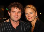 Gouda, 11 Oktober 2010
Premiere Ivo Niehe van de nieuwe theatervoorstelling van Mussen & Zwanen, LICHTJES IN JE OGEN.
Mary-Lou v Steenis met partner
Foto Peter Smulders BV