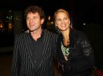 Gouda, 11 Oktober 2010
Premiere Ivo Niehe van de nieuwe theatervoorstelling van Mussen & Zwanen, LICHTJES IN JE OGEN.
Mary-Lou v Steenis met partner
Foto Peter Smulders BV