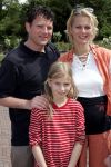 Kaatsheuvel 16 mei 2004
Bekende nederlanders in de efteling.
Marilou v Stenis zwanger met vriend en dochter
Peter Smulders bv