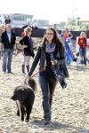 Scheveningen 3 oktober 2010
Dogwalk georganiseerd door de stichting van Bridget Maasland . Miljuschka Witzenhausen met hond
Peter Smulders bv