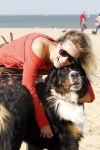 Scheveningen 3 oktober 2010
Dogwalk georganiseerd door de stichting van Bridget Maasland .Nikkie Plessen met hond
Peter Smulders bv