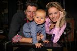 Helmond, 24 Oktober 2010
Fotosessie van de Familie Kazan
Renzo Kazan met zijn vrouw Mara Kazan en hun zoontje Kian Kazan
Foto Peter Smulders BV