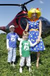 Middenmeer 16 juni 2010
Presentatie kinderboek Sonja Bakker. Ze kwam samen met haar kinderen/zoons met een helicopter aan. Rik felderhof was ook aanwezig.
Peter Smulders bv