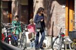 Amsterdam 5 oktober 2010
Susan Visser met kinderen op straat.
Peter Smulders bv