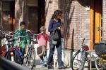 Amsterdam 5 oktober 2010
Susan Visser met kinderen op straat.
Peter Smulders bv