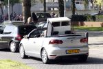 Amsterdam 16 september 2011
Wesly Bronkhorst en zijn vriendin Renee Gunning aan het verhuizen met de nieuwe golf cabrio van Wesly.
Peter Smulders bv