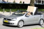 Amsterdam 16 september 2011
Wesly Bronkhorst en zijn vriendin Renee Gunning aan het verhuizen met de nieuwe golf cabrio van Wesly.
Peter Smulders bv