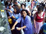 Lourdes, 24 Juli 1983
ZZN (zangeres zonder naam) met oud vriendin Godelieve
Foto Peter Smulders BV