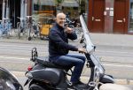Amsterdam 1 oktober 2012
Das's moment bij dr Fish. De bekende mannen reden in een renault Twizy. Alex Bottse
Peter Smulders bv