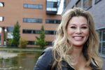 Hilversum 3 oktober 2012
Presentatie cd Django Wagner. Antje Monteiro reikt de eerst cd uit.
Peter Smulders bv