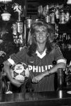1983 Aris v d Velden van Cafe Jo d'n Urste uit Valkenswaard als Flitsgirl voor de PSV Flits
Foto Peter Smulders BV