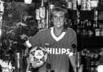 1983 Aris v d Velden van Cafe Jo d'n Urste uit Valkenswaard als Flitsgirl voor de PSV Flits
Foto Peter Smulders BV